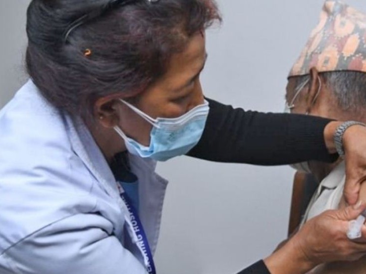 ज्येष्ठ नागरिकलाई घरघरमै खोप 